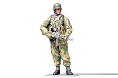 WWII German Infantryman 1/16