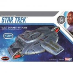 Star Trek USS Defiant 1/1000