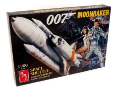 Moonraker Shuttle w/Boosters James Bond 1/200